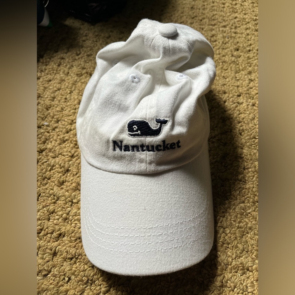 White Vineyard Vines Nantucket hat. Like new. Never worn. NWOT